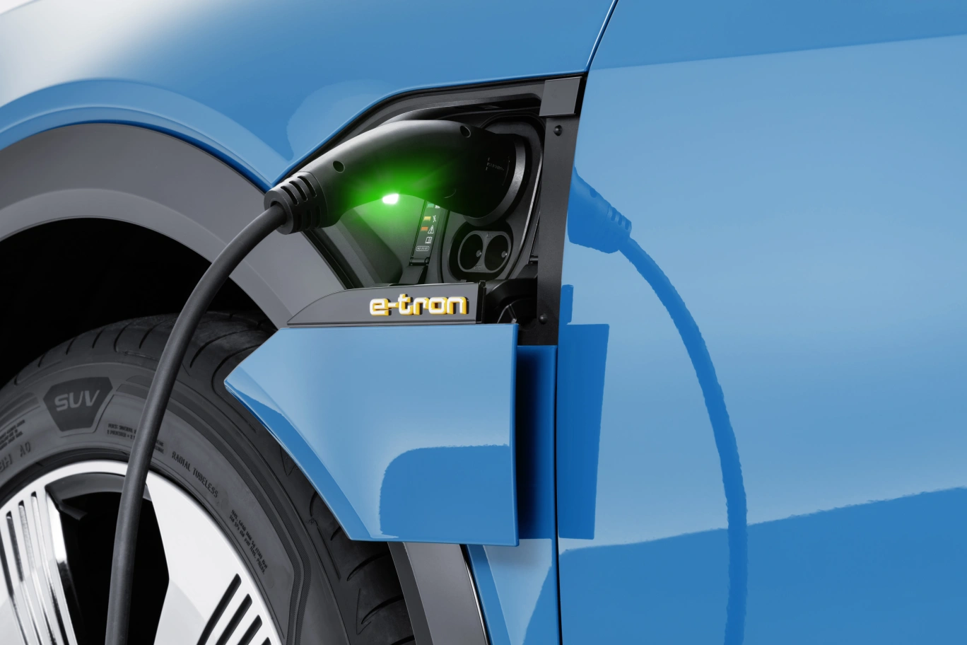 Met het connect laadsysteem en een geschikt HEMS kunnen e-tron-rijders gebruikmaken van variabele energietarieven om hun Audi e-tron op te laden. 