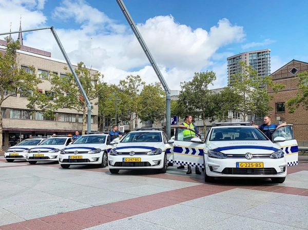 De nieuwe auto's van Stadstoezicht Eindhoven stralen gezag uit