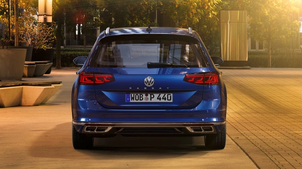 De nieuwe achterkant van de Volkswagen Passat Variant