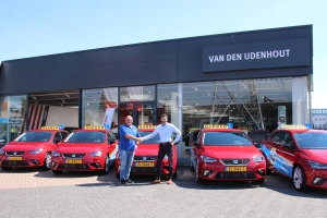 Van den Udenhout Business Center charmeert rijschool uit Vlijmen met felrode SEAT