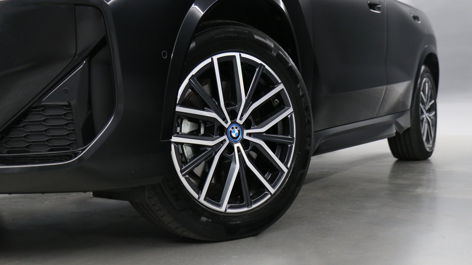 BMW iX1