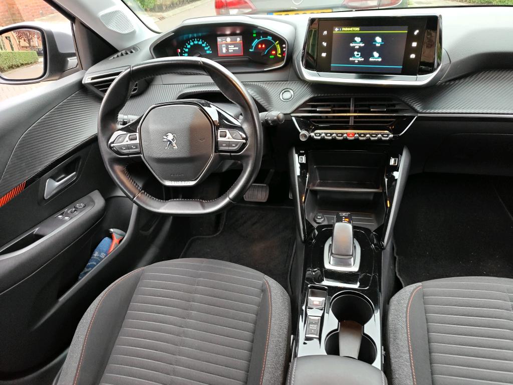 Peugeot e-208