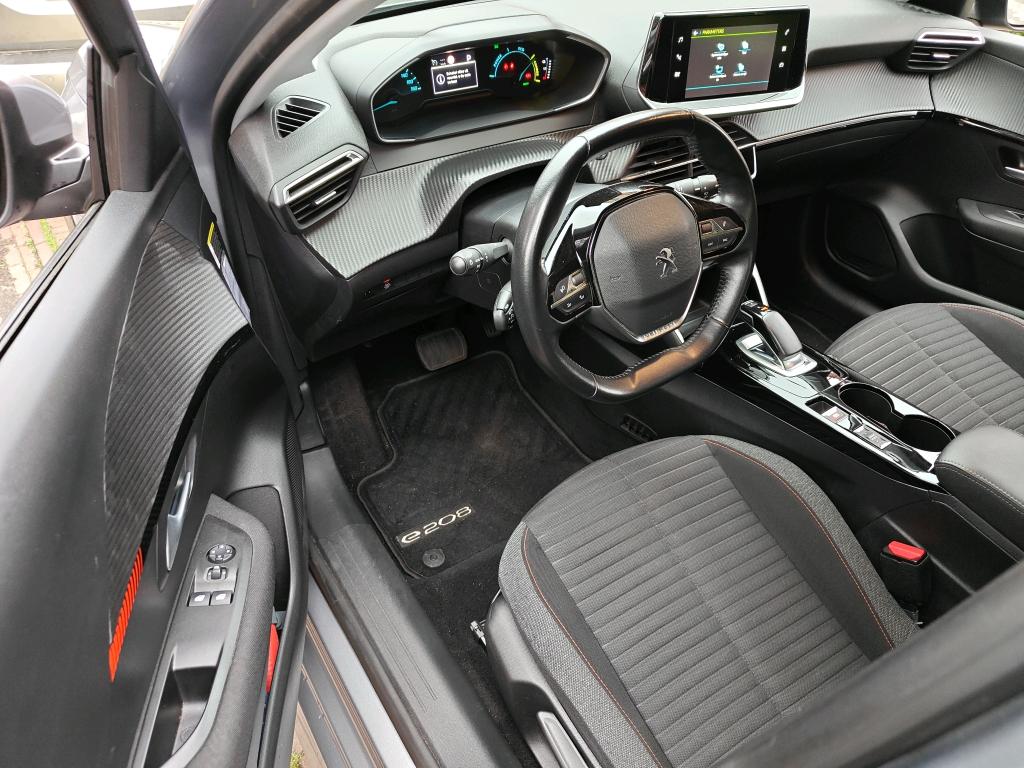 Peugeot e-208