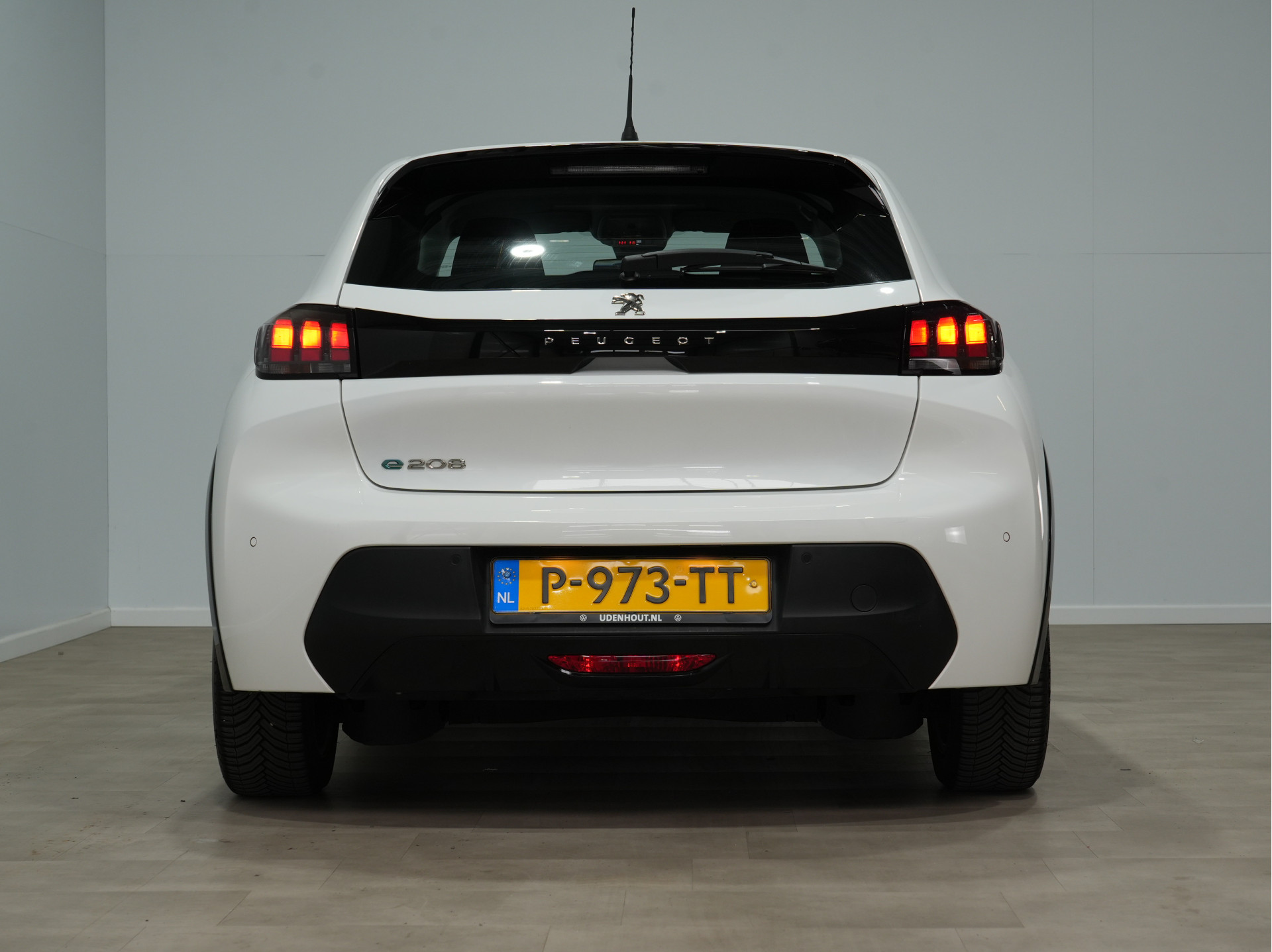 Peugeot e-208