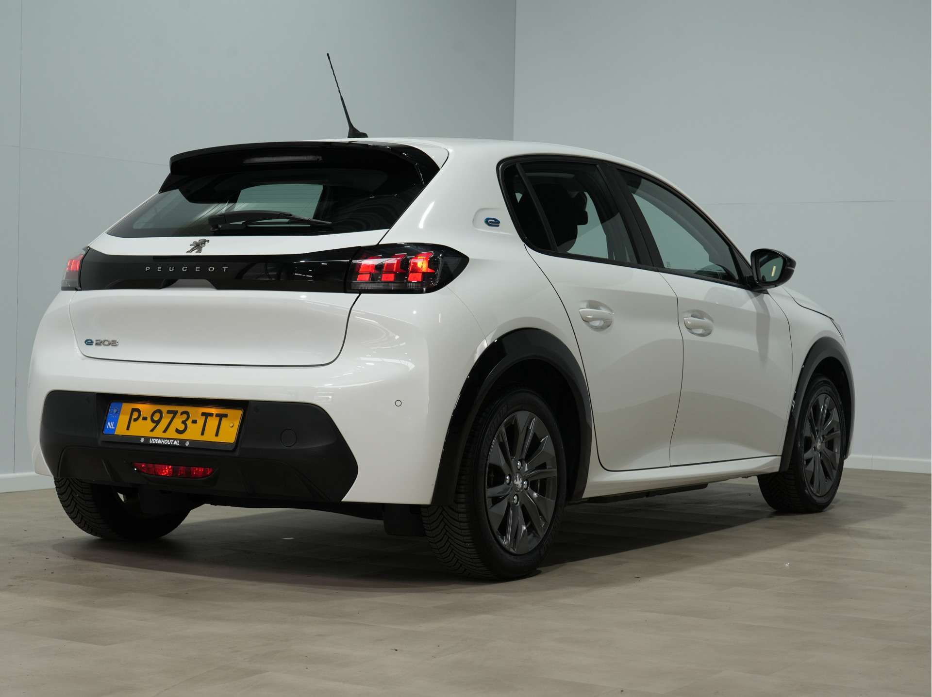 Peugeot e-208