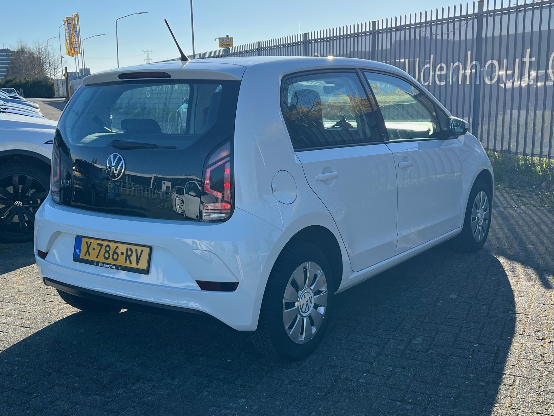 Volkswagen up!