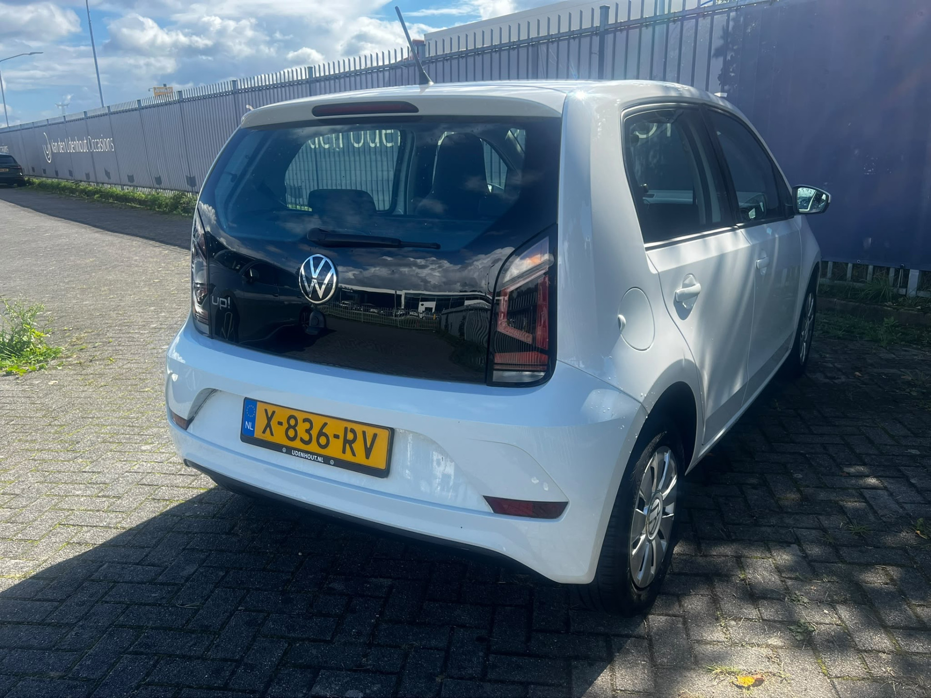 Volkswagen up!